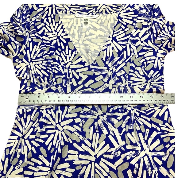 DIANE VON FURSTENBERG Consuelo Silk Day Dress Vee Neckline Popover Style Sz 8 - Picture 6 of 10